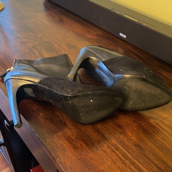 Black leather Nine West boots with open toes size 10 - Picture 3 of 4